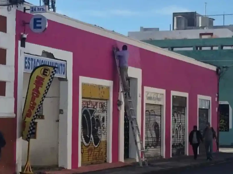 Gobierno de Pepe Chedraui invita a regularizar anuncios en el Centro Histórico