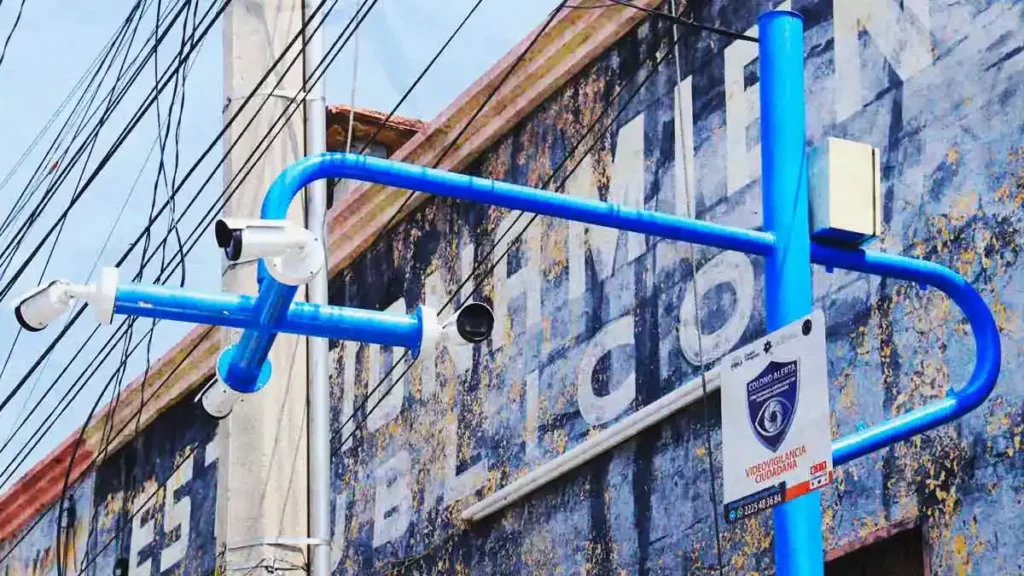 Regidora advierte necesidad de postes inteligentes en Juntas Auxiliares de Puebla