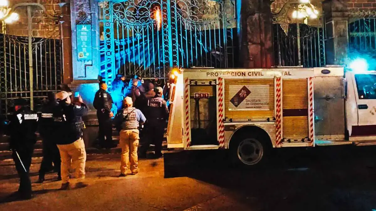 Incendio provoca daños en la Catedral de Puebla; investigan origen del siniestro