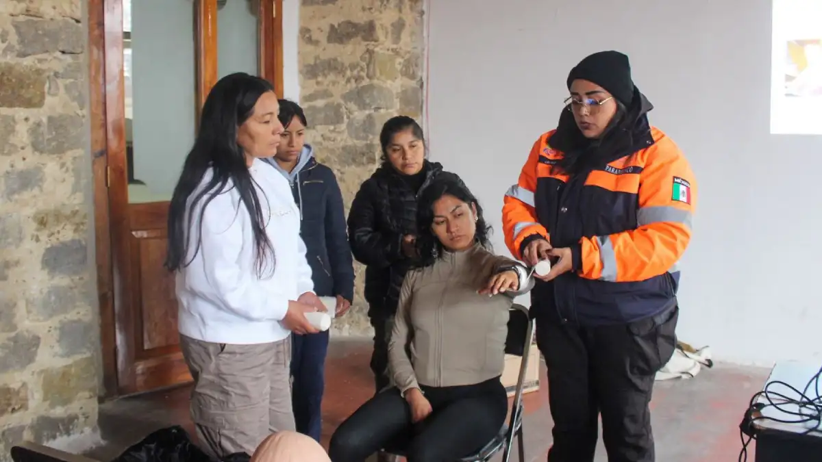 Ambulantes de Zacatlán son capacitados en primeros auxilios