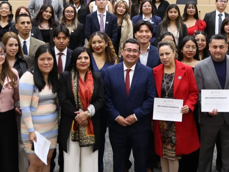 Recibe diputado Pavel Gaspar a estudiantes de la BUAP que participaron en el programa “Diputado por un Día”