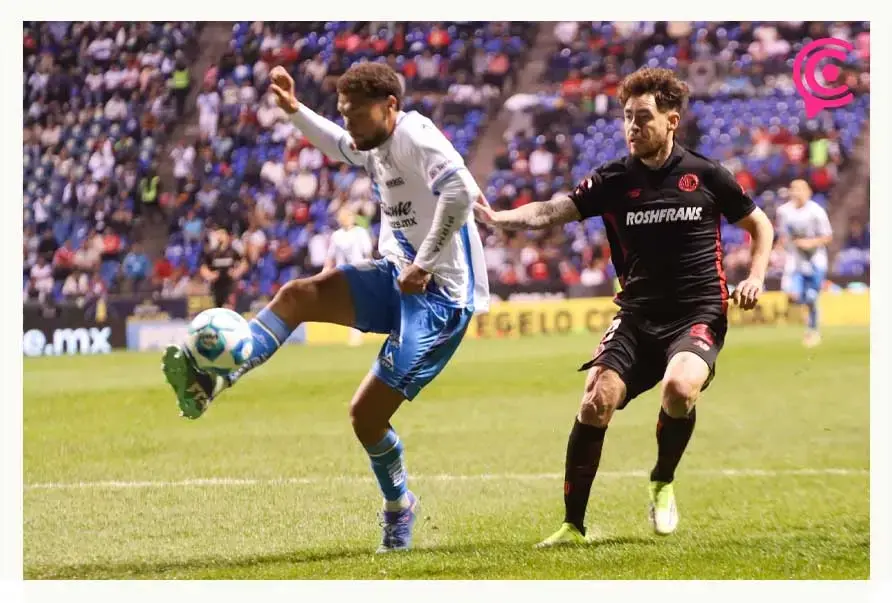 Con diez hombres, Club Puebla rescata empate ante Toluca en el Cuauhtémoc