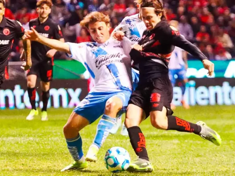 Con diez hombres, Club Puebla rescata empate ante Toluca en el Cuauhtémoc