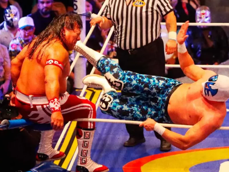 Atlantis Jr y Último Guerrero reavivan su rivalidad en intenso mano a mano en la Arena Puebla