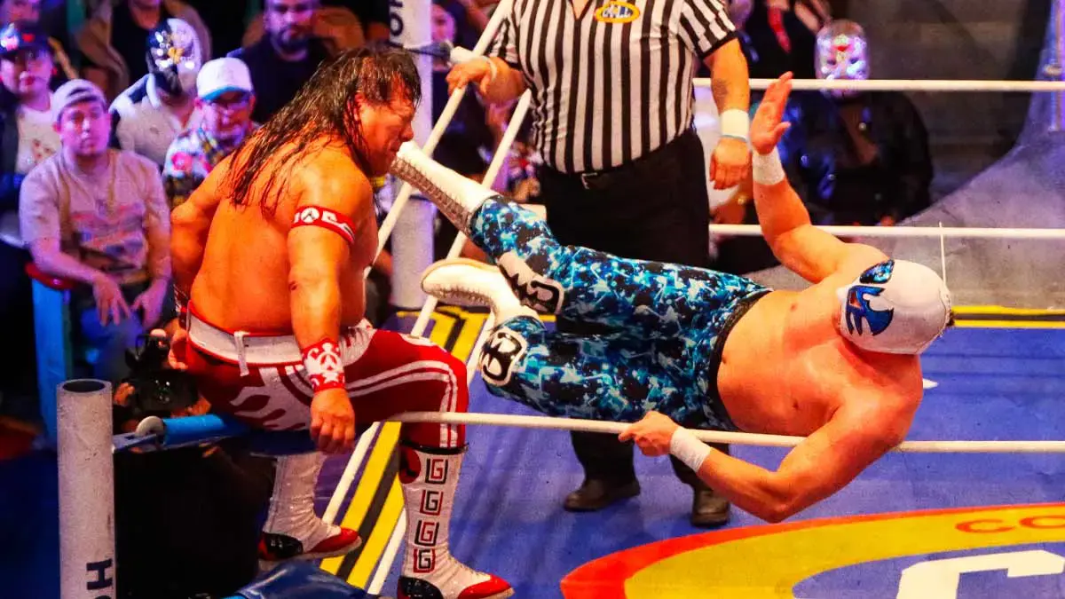 Atlantis Jr y Último Guerrero reavivan su rivalidad en intenso mano a mano en la Arena Puebla
