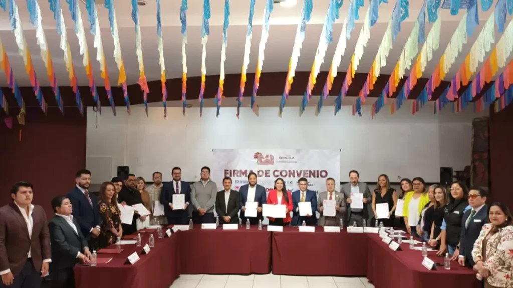 Tonantzin Fernández fortalece vinculación académica con universidades poblanas