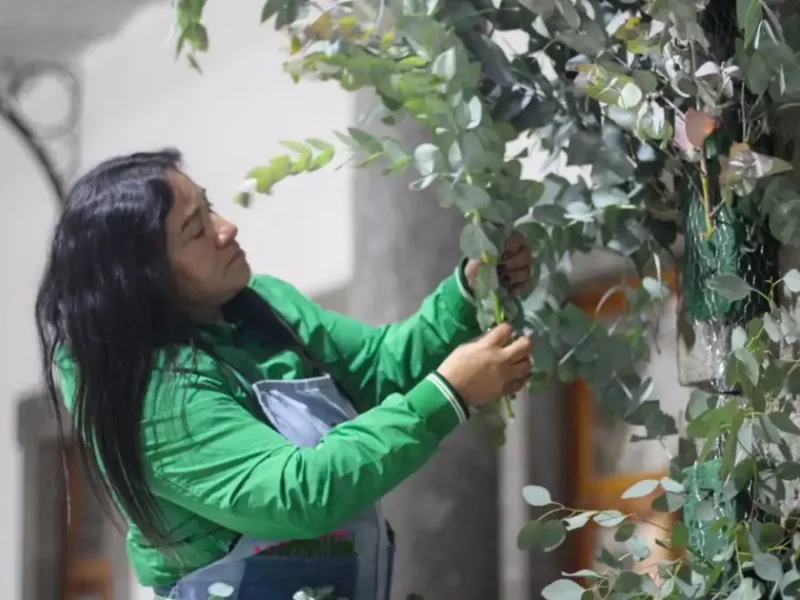 Capacitan a mujeres de Zacatlán para que emprendan en el negocio de florería