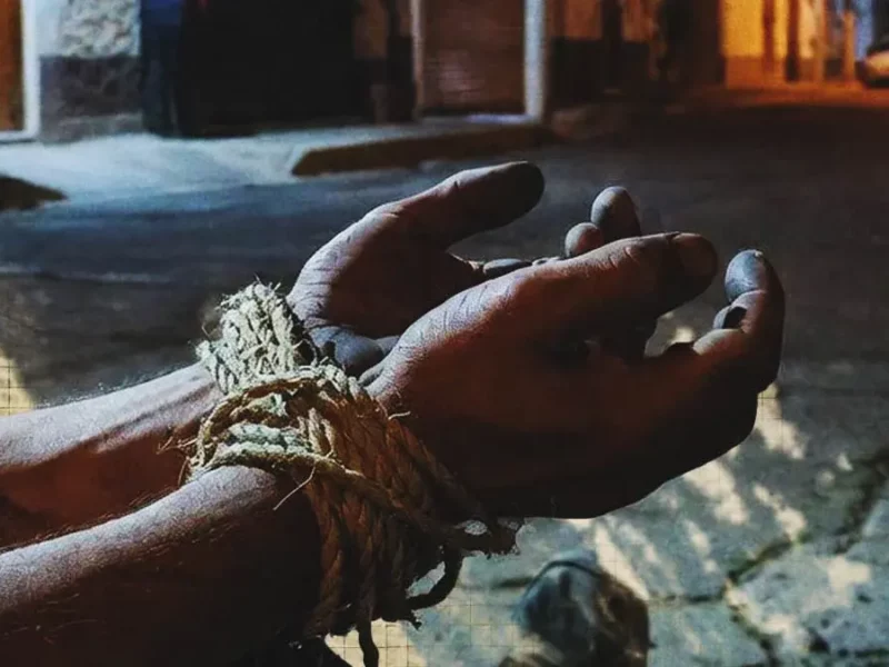 En un solo día, abandonaron a hombre maniatado y asaltaron ferretería en Santa Isabel Cholula