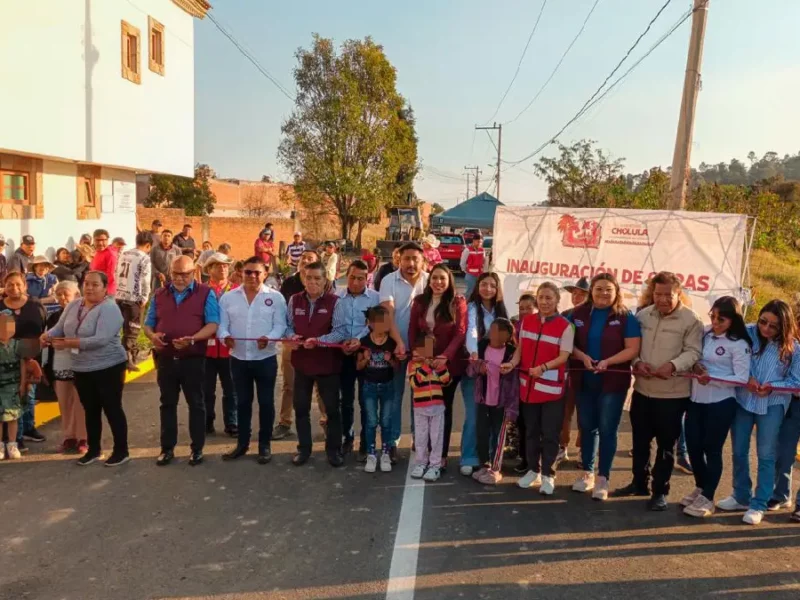 Tras 15 años de espera, Tonantzin Fernández entrega pavimentación en San Diego Cuachayotla