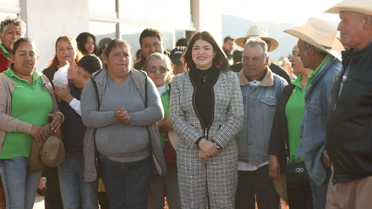 Pobladores de Metepec Segunda Sección, ya tienen salón de usos múltiples gracias a Bety Sánchez