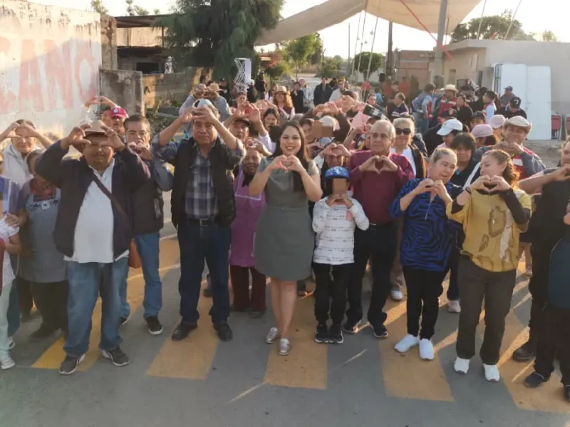 Tonantzin Fernández entrega pavimentación de la calle Lerdo de Tejada en Santa María Acuexcomac