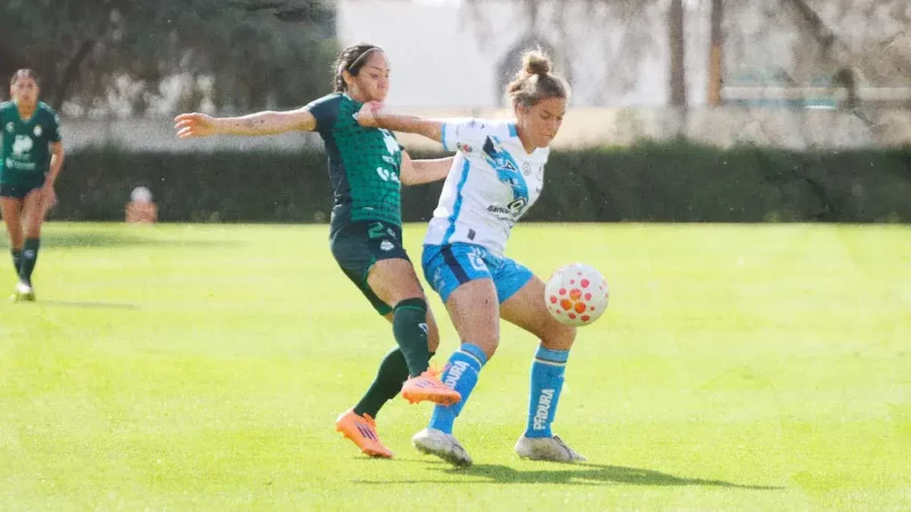 Club Puebla femenil termina con su sequía tras derrotar a Santos