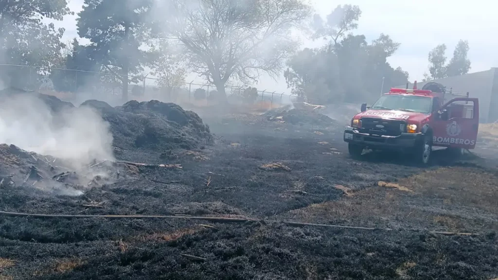Sofocó bomberos de Texmelucan incendio de pastizal en zona del ITSSMT