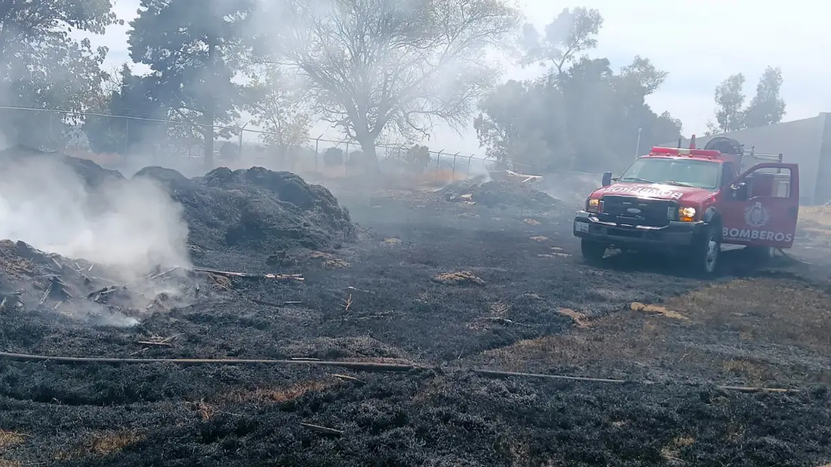 Sofocó bomberos de Texmelucan incendio de pastizal en zona del ITSSMT
