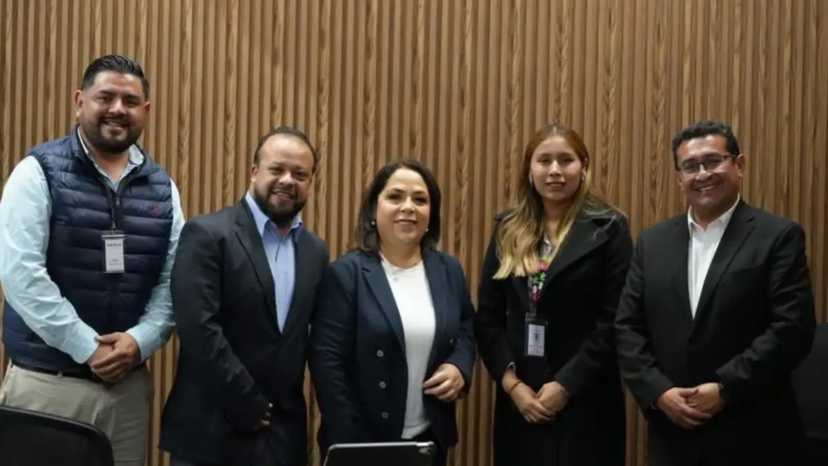 Funcionarios de Zacatlán entregan proyecto de rescate y preservación de lenguas maternas al Congreso del Estado
