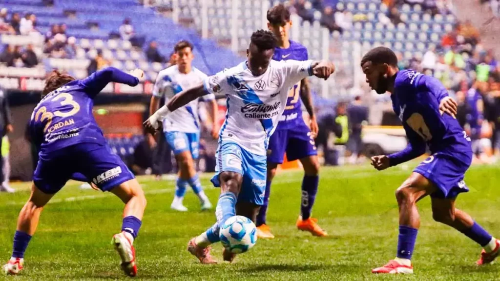 Club Puebla deja ir ventaja de dos goles y cae ante Pumas