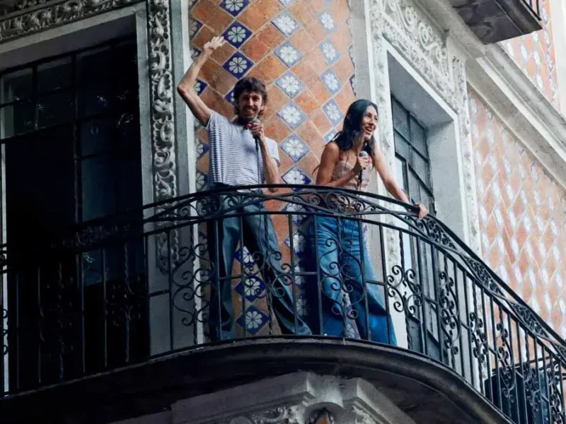 Daniela Spalla y Esteman hacen vibrar al Centro Histórico de Puebla con su música  