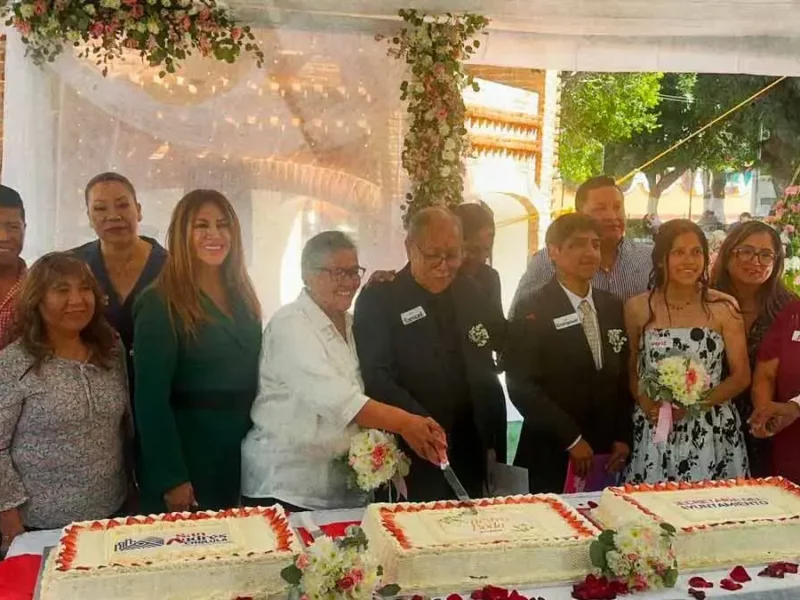 Medio siglo juntos, Samuel y María se casan en bodas gratuitas de San Andrés Cholula