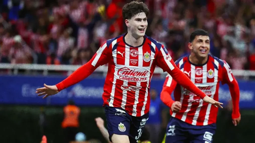 Chivas vence al América en el Clásico Nacional y mantiene paso perfecto