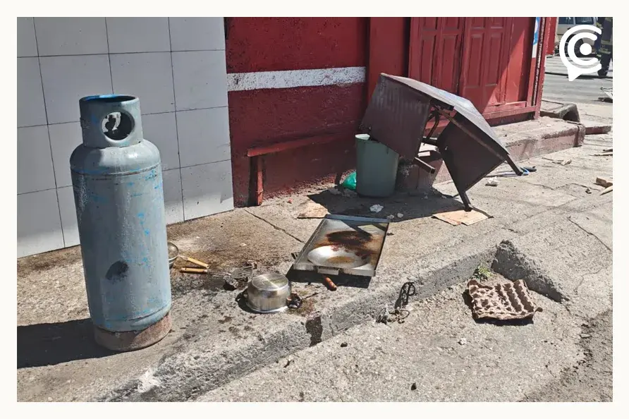 Conductor chocó contra puesto de comida y provoca fuga de gas en San Miguel, Puebla