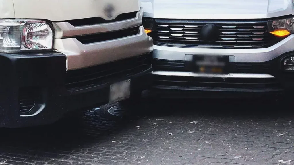 Choque entre transporte público y automóvil deja tres heridos en Chignautla
