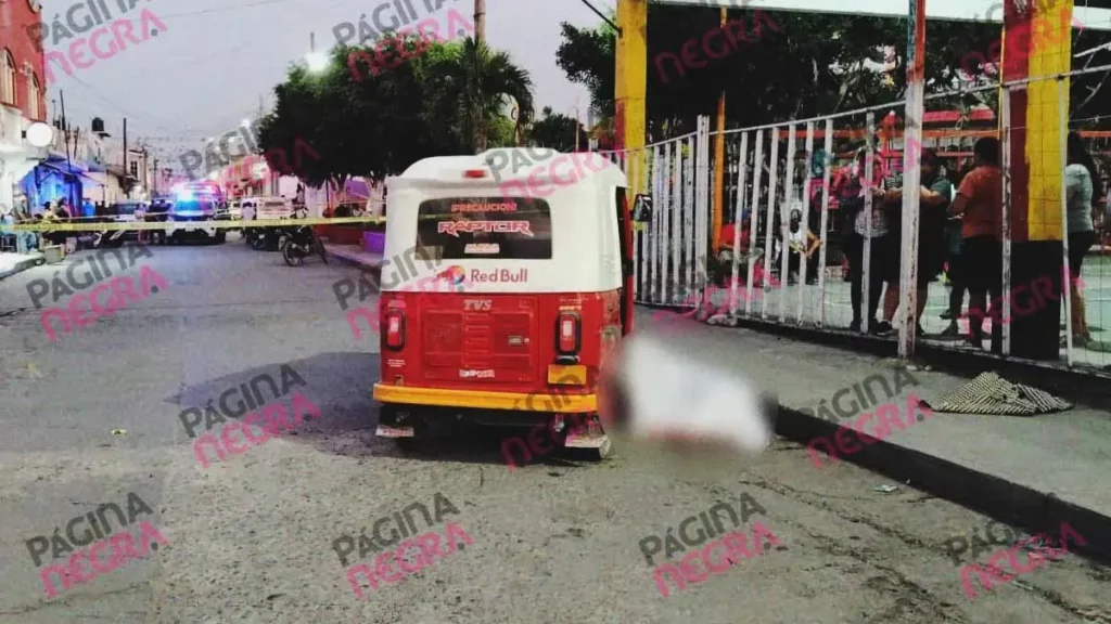 En aparente ataque directo, ejecutaron a mototaxista dentro de su unidad en Chietla, Puebla
