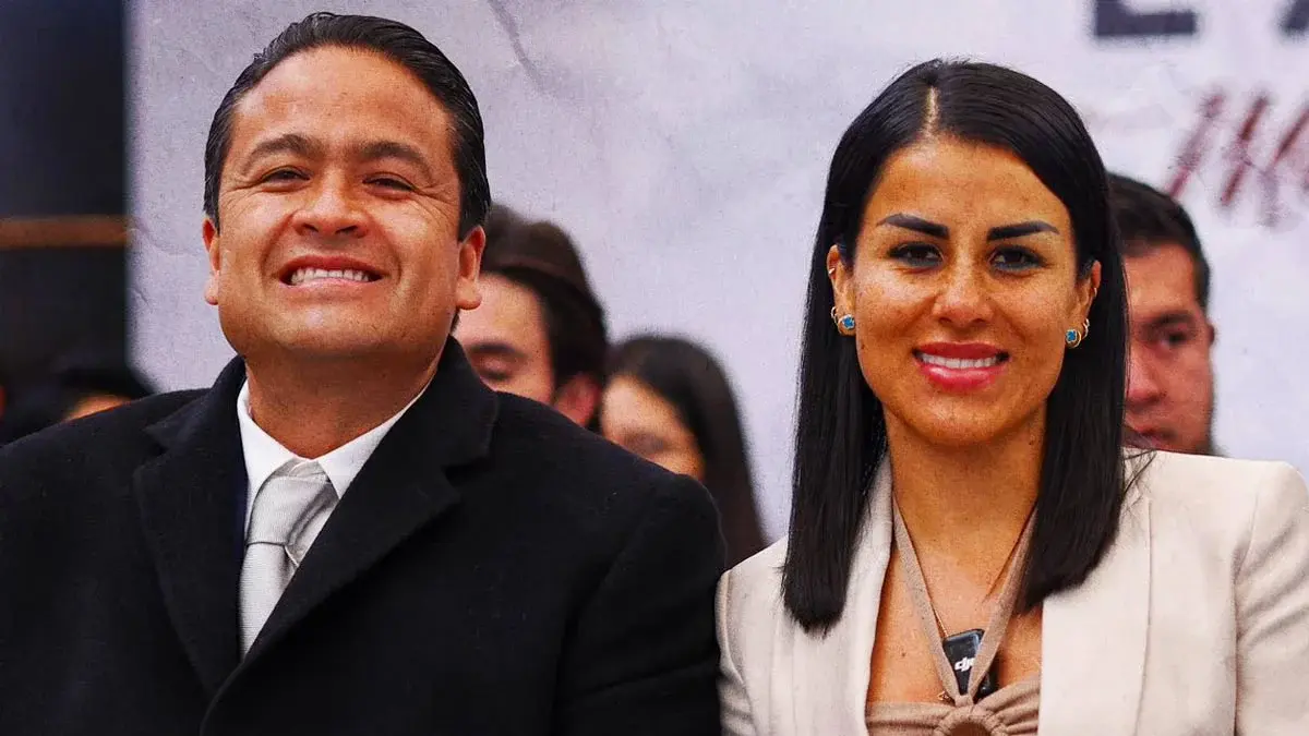 Presidente municipal de Chignahuapan, Puebla, causa polémica; exhibe fajo de billetes en redes sociales