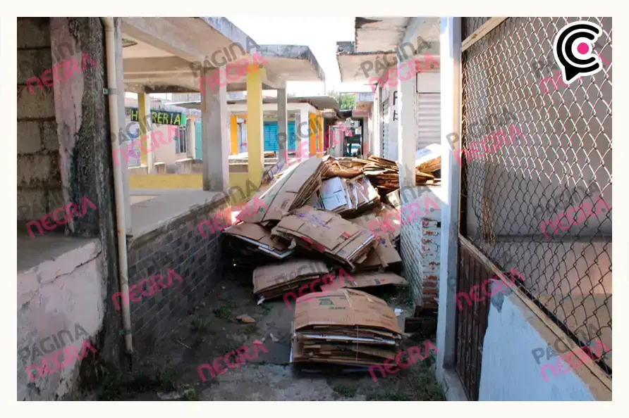 Fiscalía de Puebla realiza tercer cateo en el Mercado Morelos; comerciantes se manifiestan