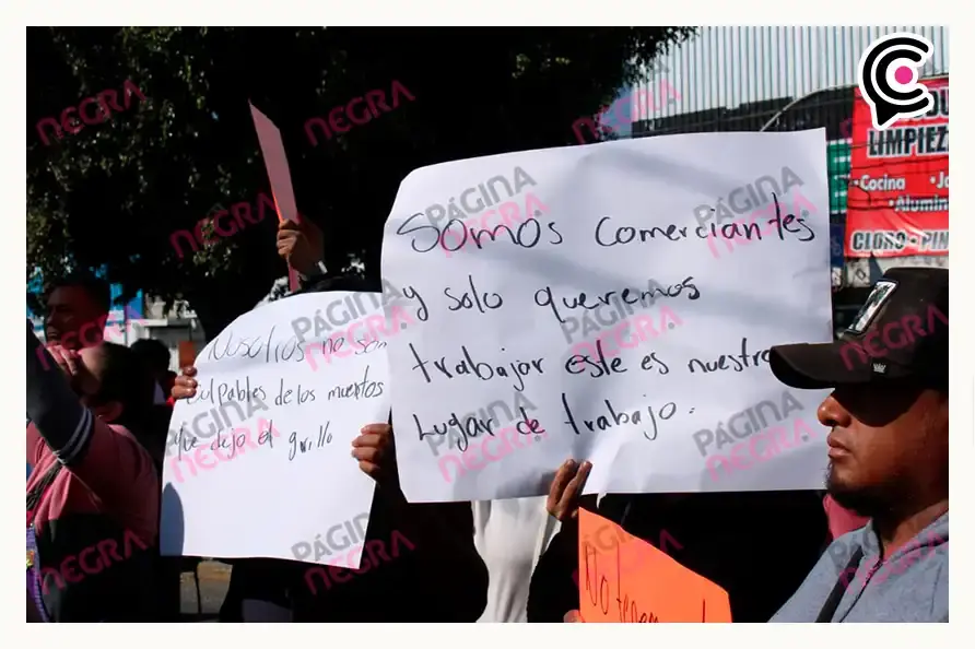 Fiscalía de Puebla realiza tercer cateo en el Mercado Morelos; comerciantes se manifiestan