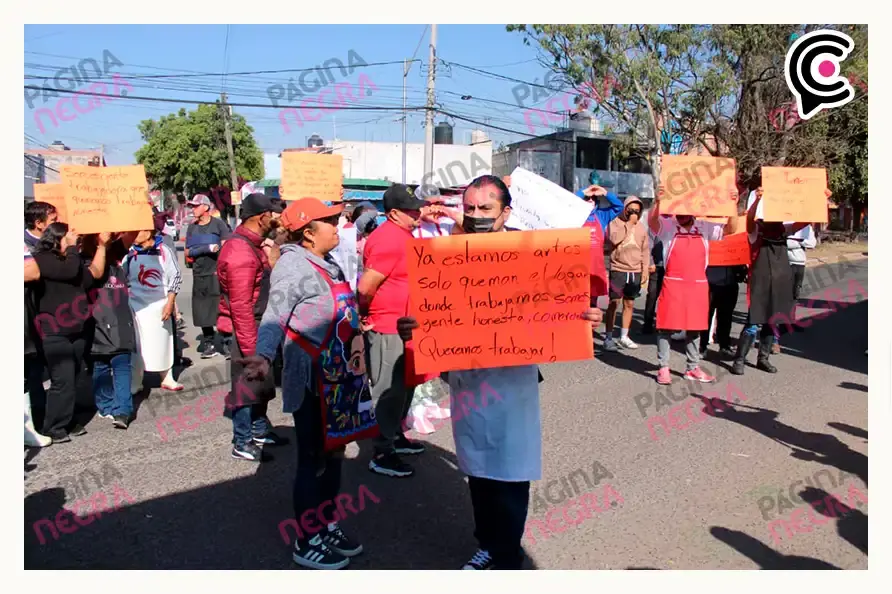 Fiscalía de Puebla realiza tercer cateo en el Mercado Morelos; comerciantes se manifiestan