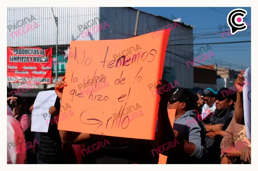Fiscalía de Puebla realiza tercer cateo en el Mercado Morelos; comerciantes se manifiestan