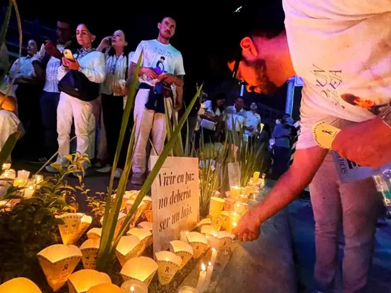 Familias de víctimas de Sala de Despecho claman paz durante protesta pacífica en Angelópolis