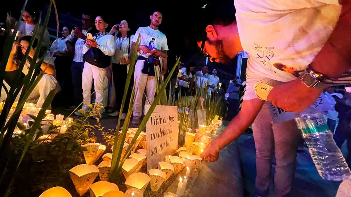 Familias de víctimas de Sala de Despecho claman paz durante protesta pacífica en Angelópolis