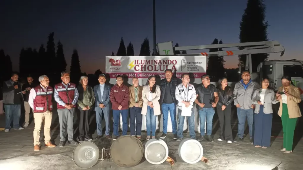 Moderniza Tonantzin Fernández alumbrado público en la Unidad Deportiva de Cuachayotla