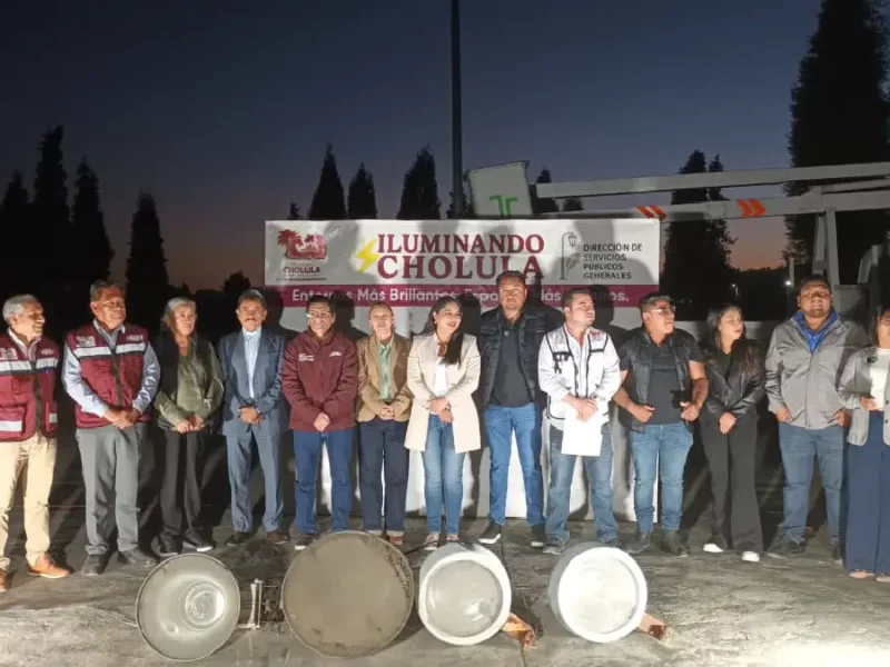 Moderniza Tonantzin Fernández alumbrado público en la Unidad Deportiva de Cuachayotla