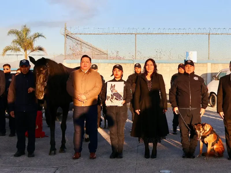 En Ceremonia Lupita Cuautle retira ejemplares de la Policía Montada y Unidad Canina