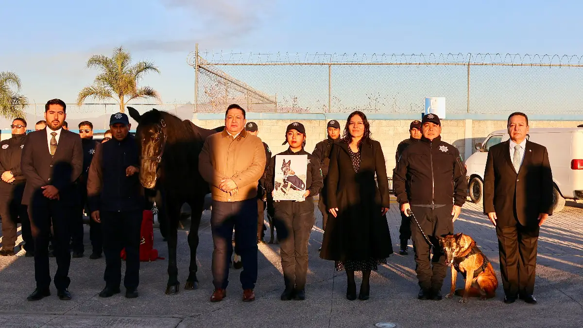 En Ceremonia Lupita Cuautle retira ejemplares de la Policía Montada y Unidad Canina