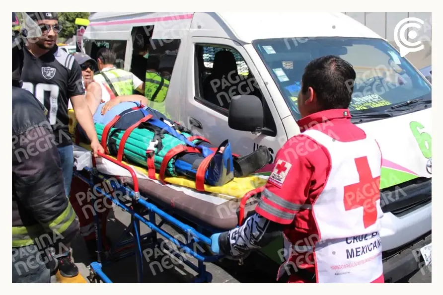 Choque de combis de la Ruta 6 deja 12 lesionados en la Calzada Zaragoza, Puebla