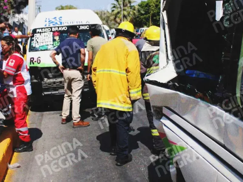 Choque de combis de la Ruta 6 deja 12 lesionados en la Calzada Zaragoza, Puebla