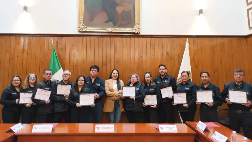 Entrega Tonantzin Fernández reconocimientos al mérito a personal sindicalizado
