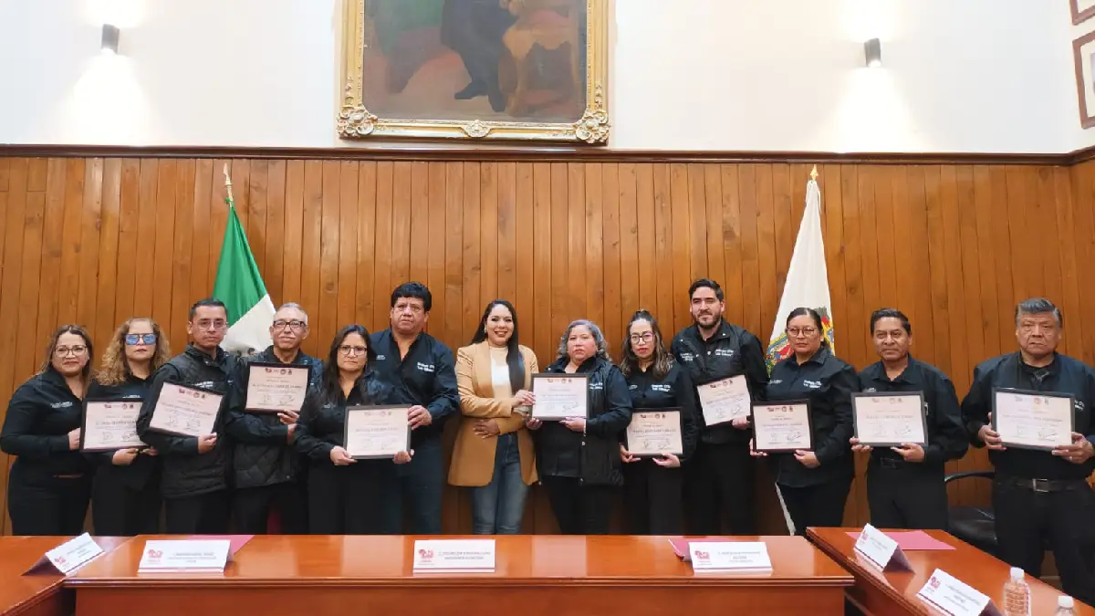 Entrega Tonantzin Fernández reconocimientos al mérito a personal sindicalizado