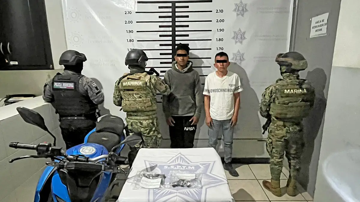 Seguridad Pública de Texmelucan y Marina aseguran a dos sujetos por portación de armas de fuego
