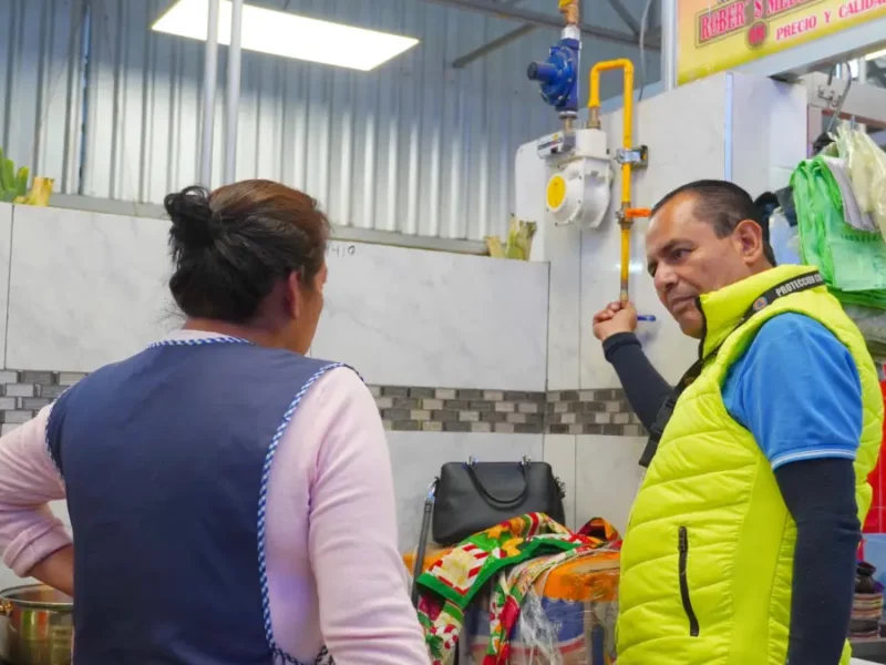 Protección Civil de Texmelucan refuerza medidas preventivas en Mercado Domingo Arenas