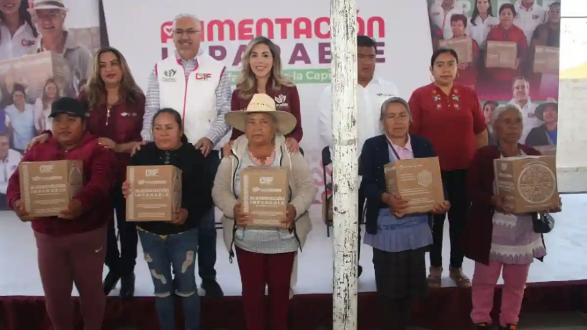 Gobierno de Pepe Chedraui entregó apoyos alimentarios a familias de Guadalupe Tecola