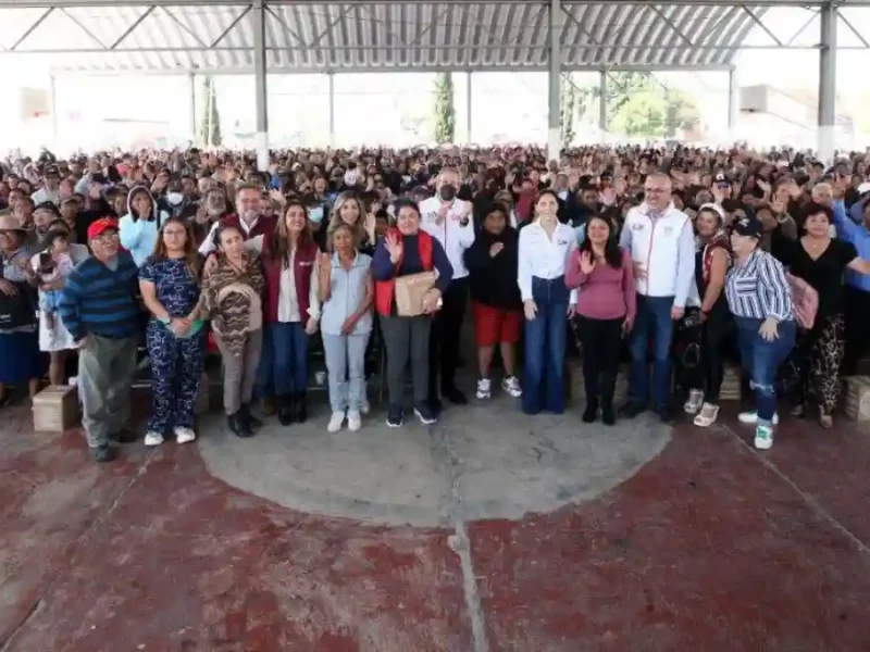 Pepe Chedraui y MariElise Budib entregan más de 7 mil despensas en Agua Santa