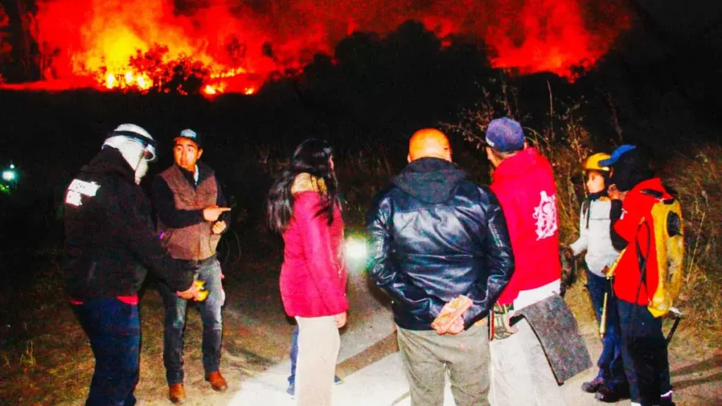 Controlan al 95% incendio del Cerro Zapotecas en San Pedro Cholula; reportan saldo blanco