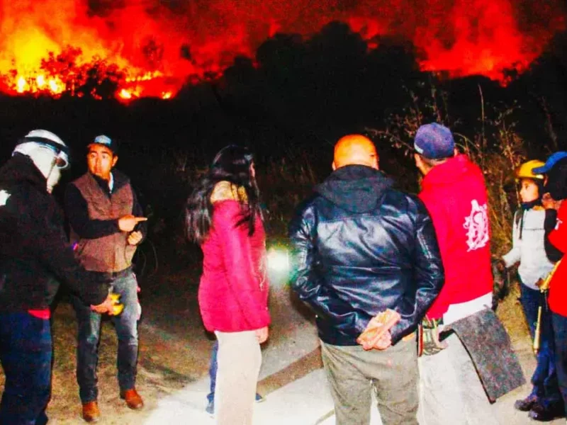 Controlan al 95% incendio del Cerro Zapotecas en San Pedro Cholula; reportan saldo blanco