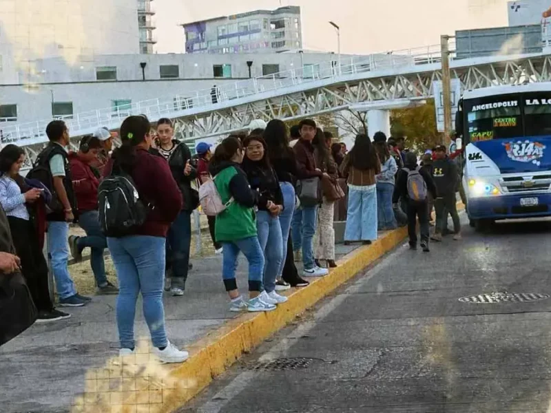 Usuarios de transporte público, principales afectados por operativos de Movilidad en Puebla