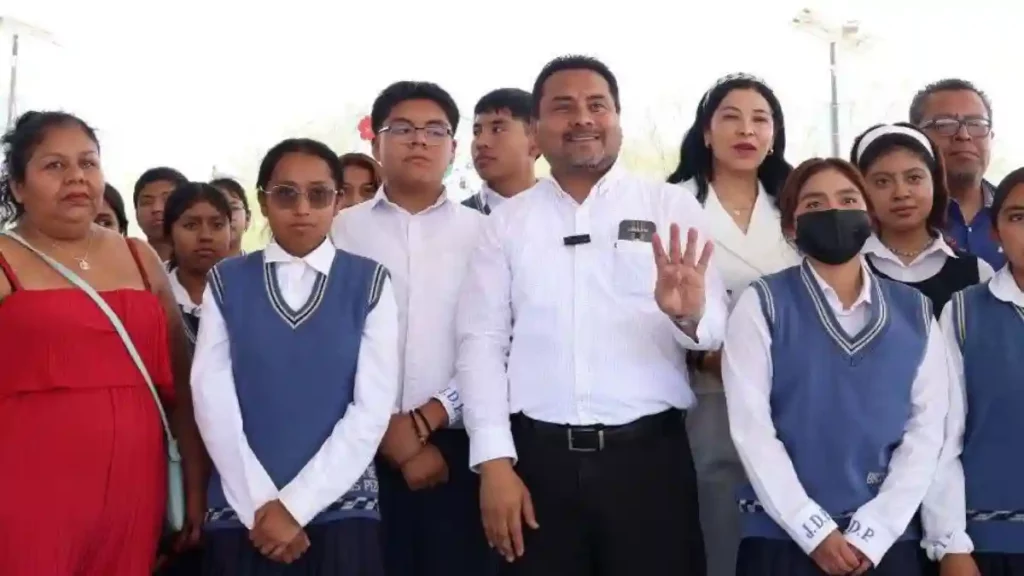 “De aquí saldrán médicos, abogados y líderes”: Barroso entrega techado en bachillerato de San Pablo Tepetzingo