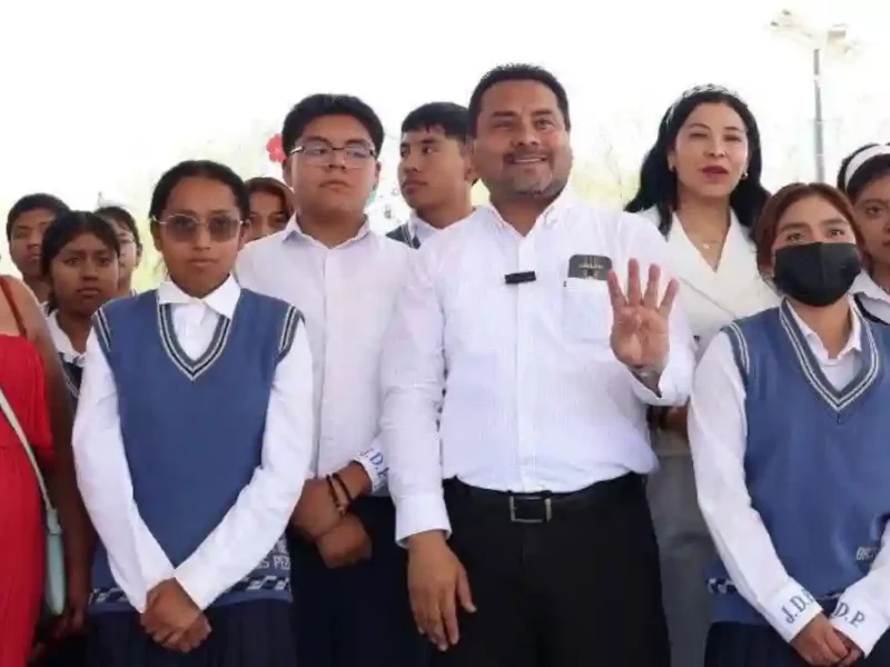 “De aquí saldrán médicos, abogados y líderes”: Barroso entrega techado en bachillerato de San Pablo Tepetzingo